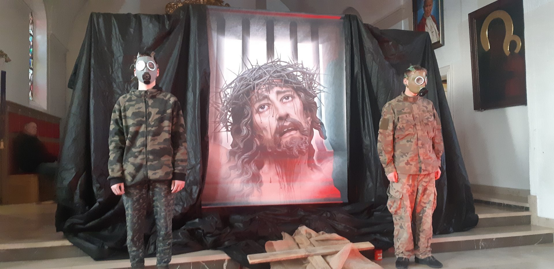 DROGA KRZYŻOWA-  Czas zdejmowania masek