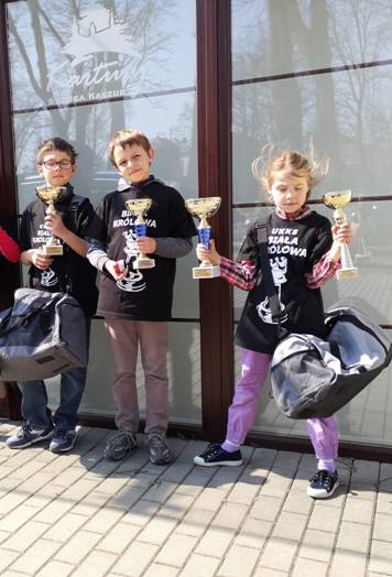 Kolejny sukces rodzeństwa: turniej szachowy w Kartuzach, 6. kwietnia 2019r.