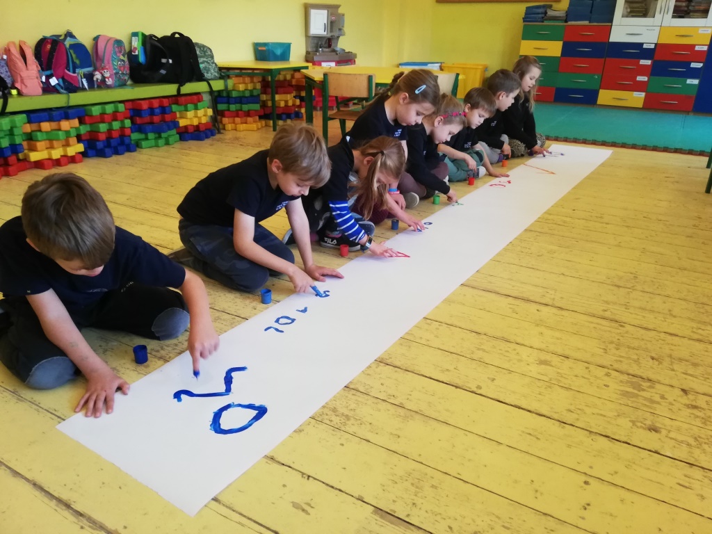 Literki palcami malowane :)