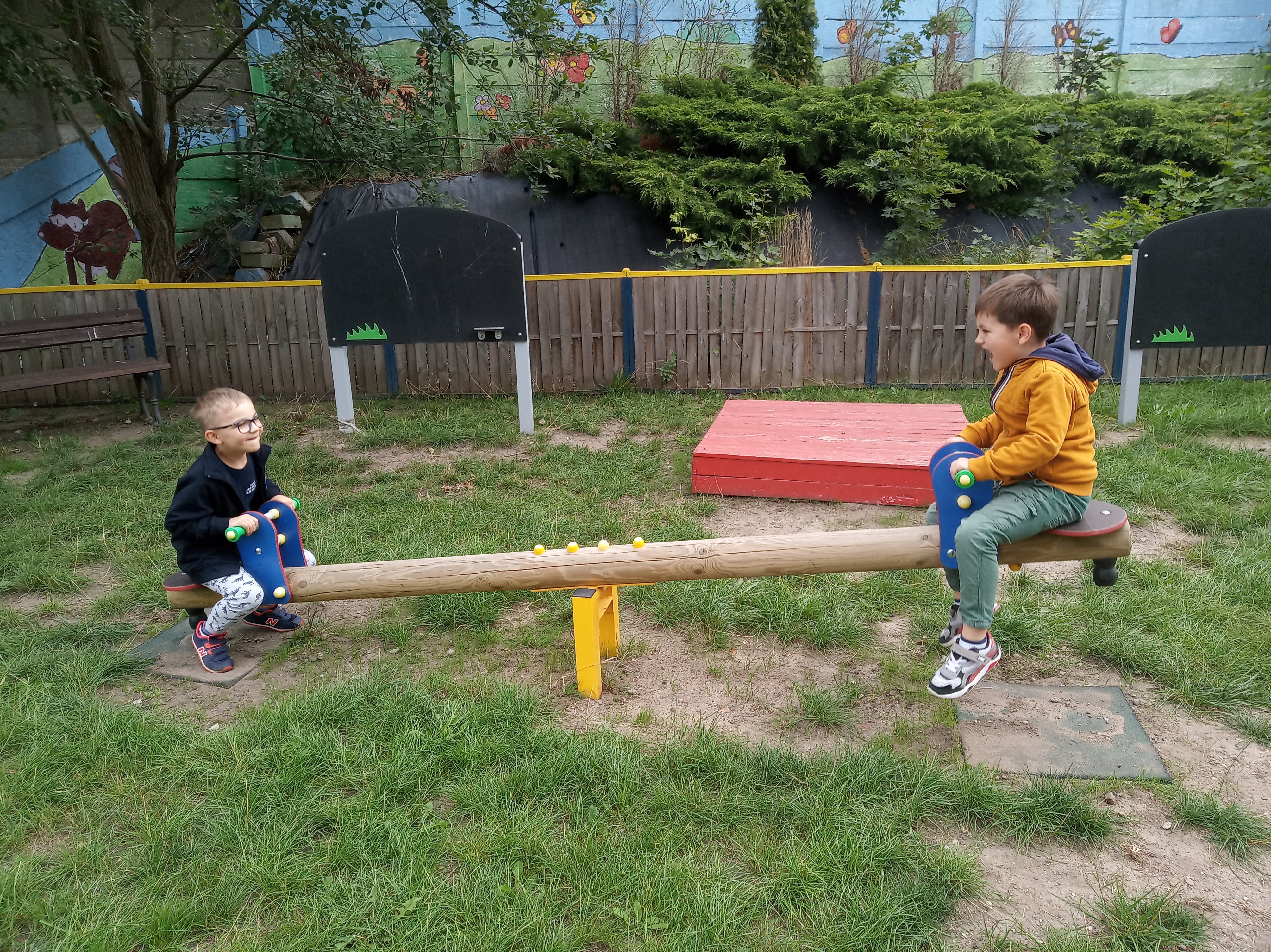 Pierwsza zabawa na placu zabaw