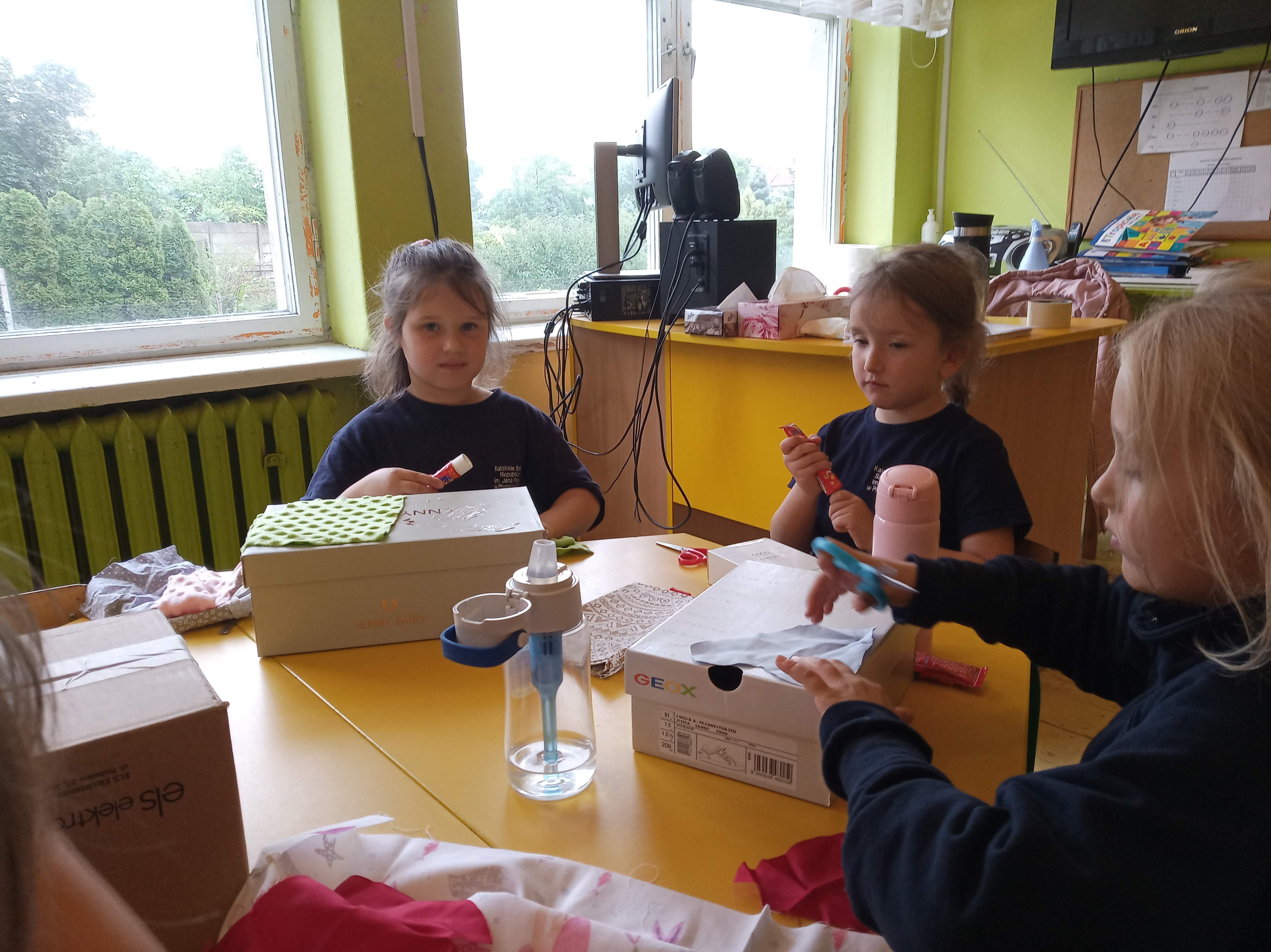 Kolorowe domki z pudełek