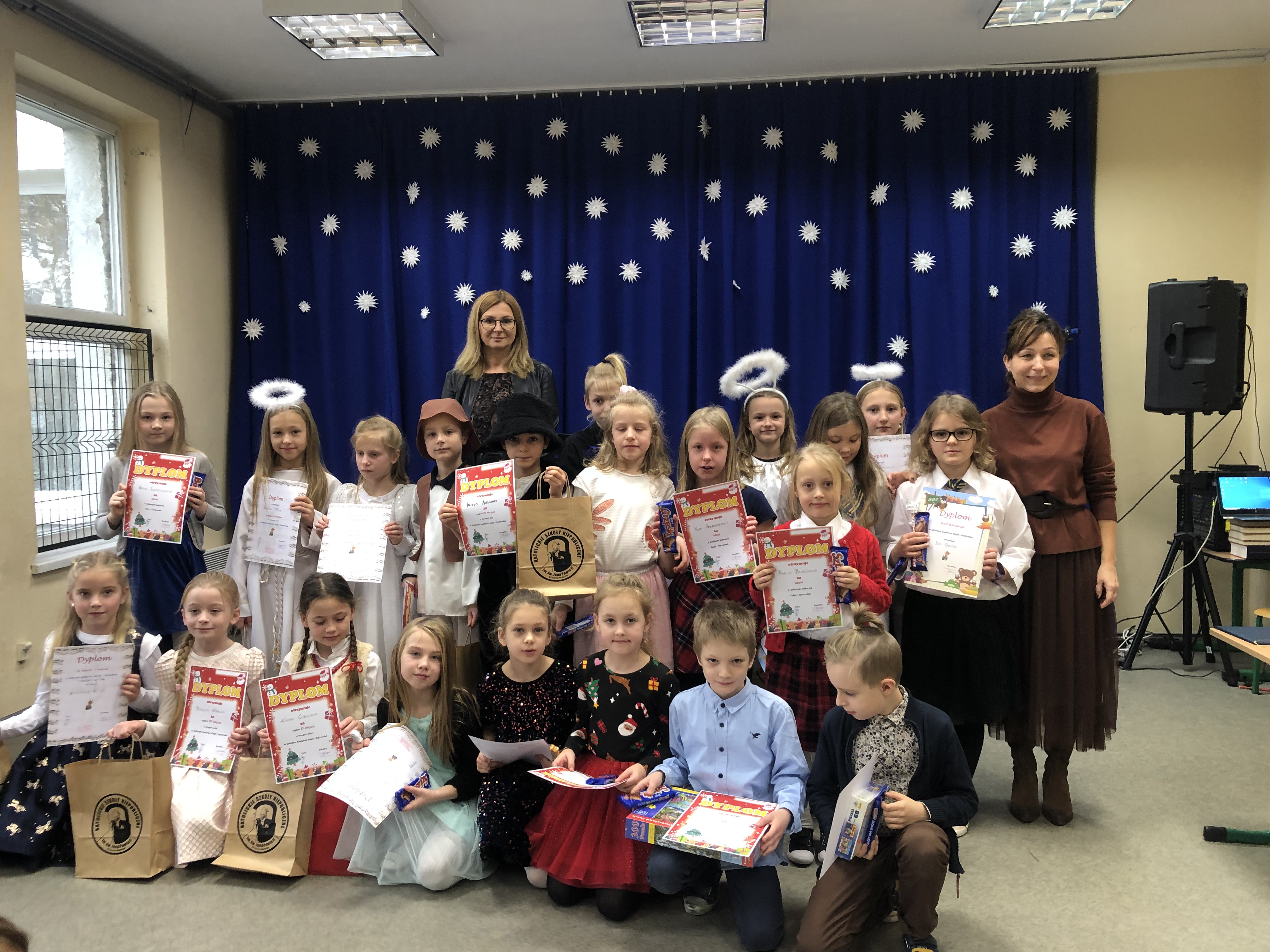 SZKOLNY KONKURS KOLĘD I PASTORAŁEK W KLASACH 0-3