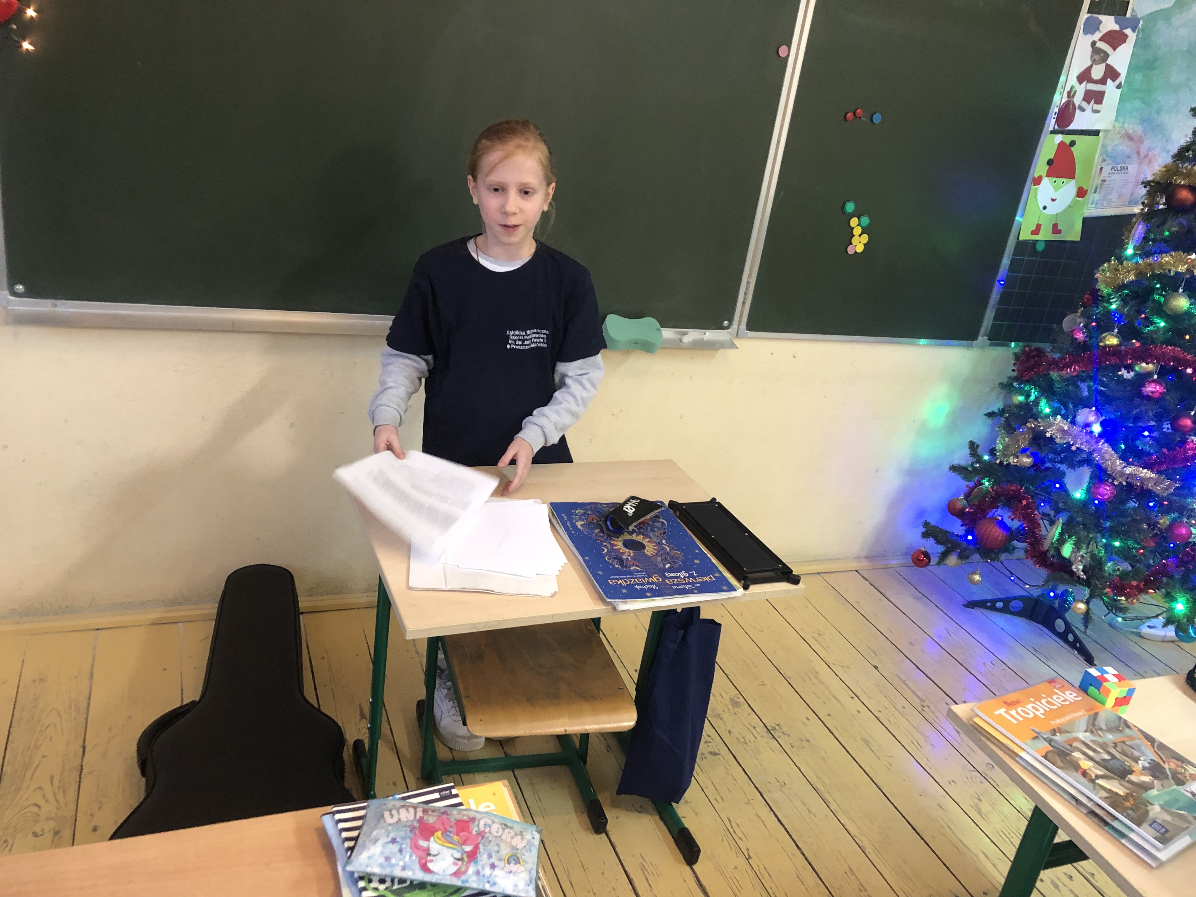 Hiacyntka w roli nauczyciela