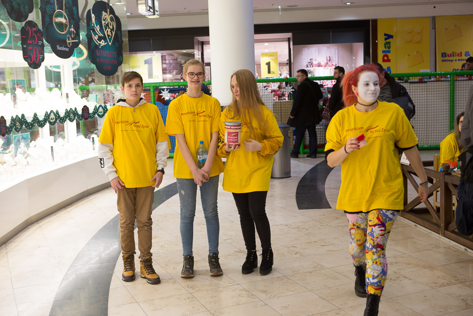 Nasza Młodzież wzięła udział w kweście w Galerii Bałtyckiej