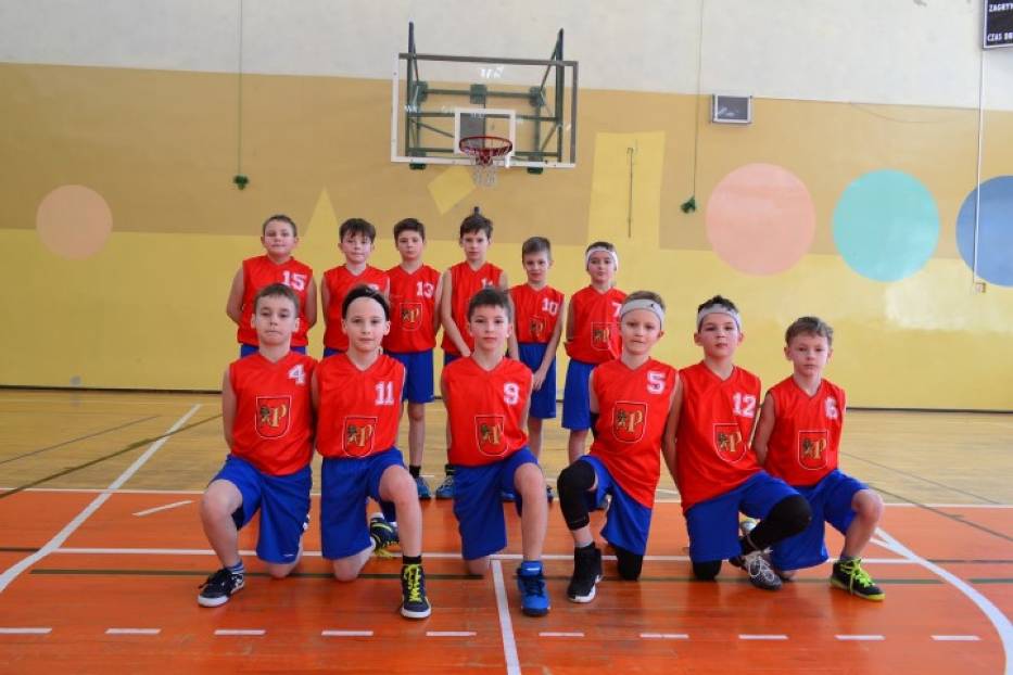 Wiktor wraz z drużyną koszykówki SNRRPK Bryza Pruszcz Gdański wygrali turnie