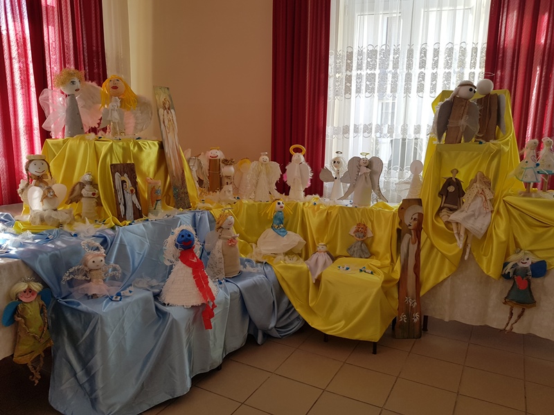 Fotorelacja z wystawy ANIOŁY SĄ WŚRÓD NAS z 18 marca 2018r.