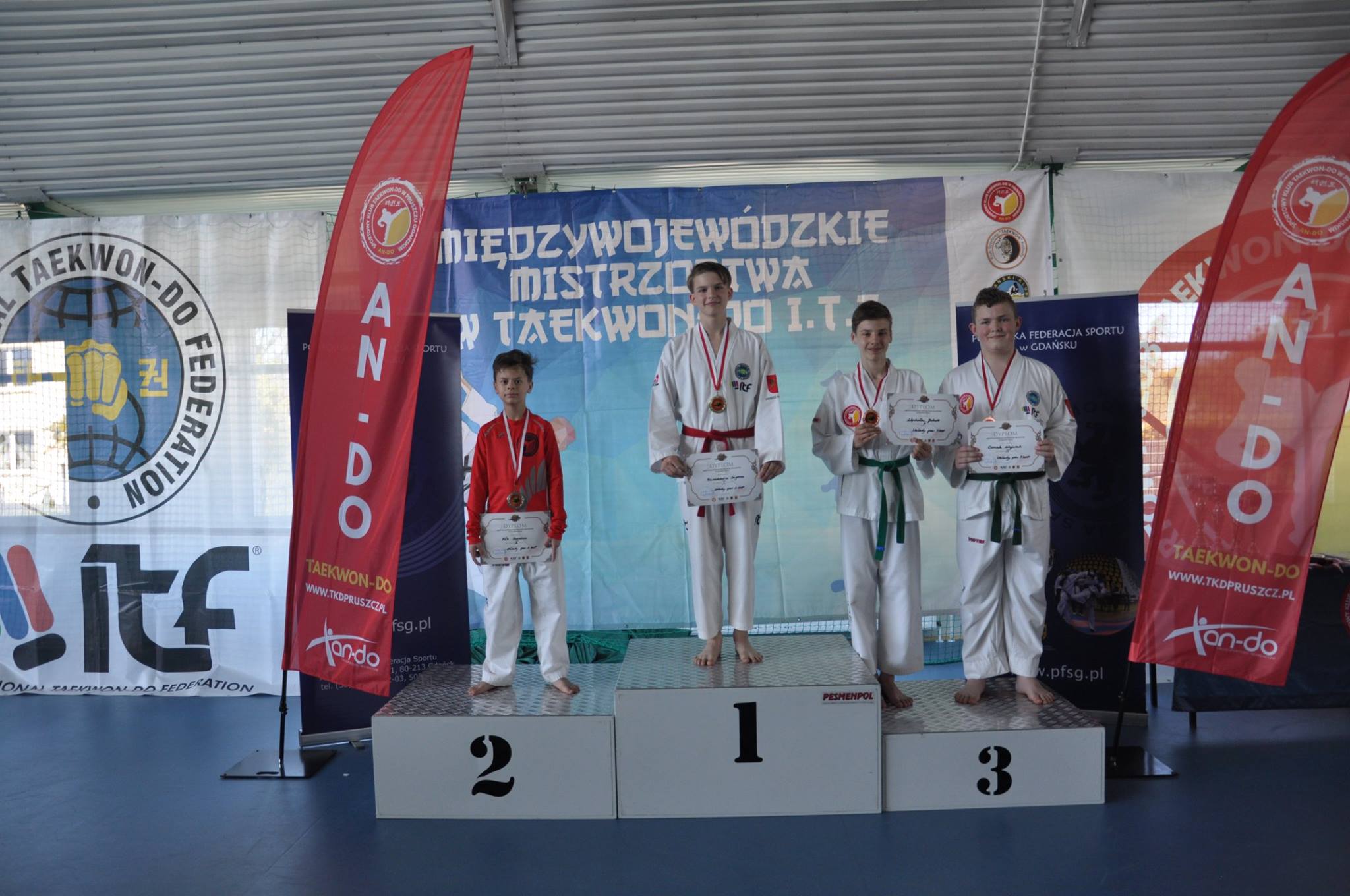 WOJTEK BOROCH Z KL. V PODWÓJNYM BRĄZOWYM MEDALISTĄ