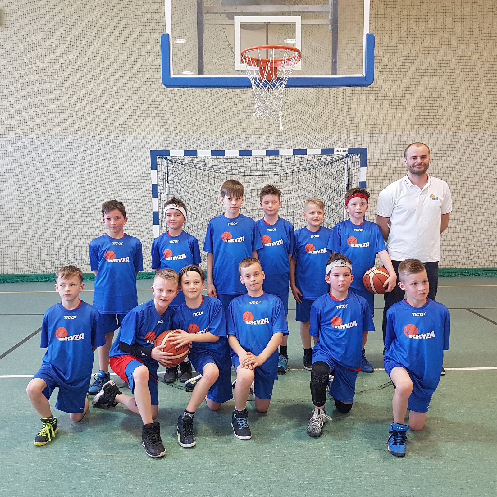 Wiktor Woronko uczeń klasy IV wraz z drużyną SNRRPK Bryza Pruszcz Gdański mi