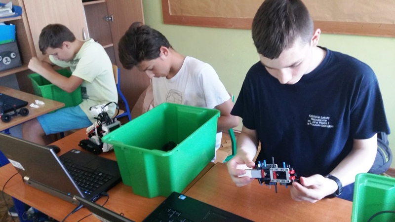 Warsztaty z robotyki II semestr 2017/18 - młodzi programiści z klasy III Gimna
