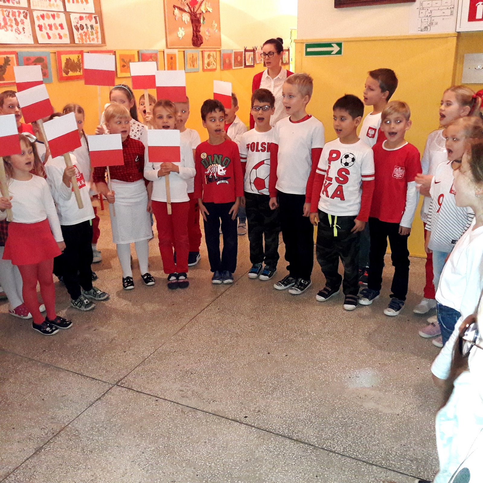 WSPÓLNE ŚPIEWANIE HYMNU