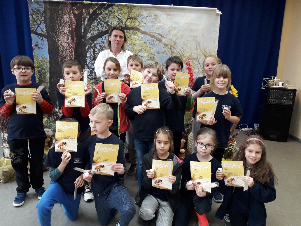 „FASCYNUJĄCY ŚWIAT PSZCZÓŁ”